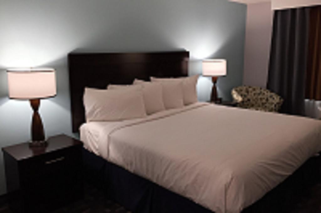 Travelodge By Wyndham Rosetown Extérieur photo