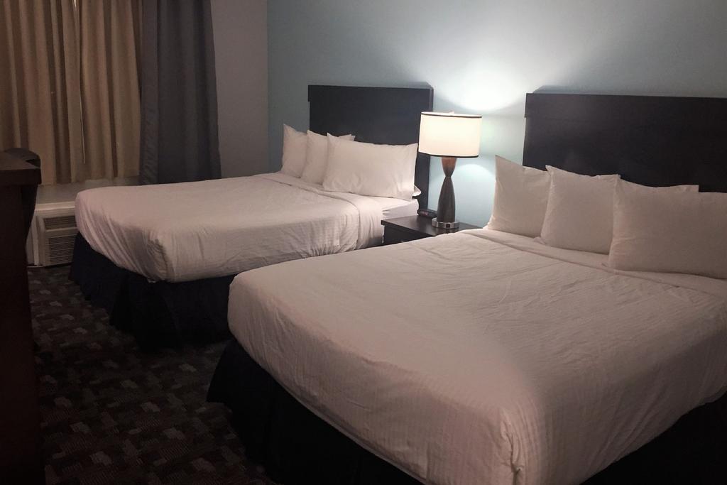 Travelodge By Wyndham Rosetown Extérieur photo